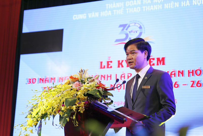 Đồng chí Lê Quang Đại, Giám đốc Cung văn hóa Thể thao thanh niên Hà Nội đọc diễn văn kỷ niệm